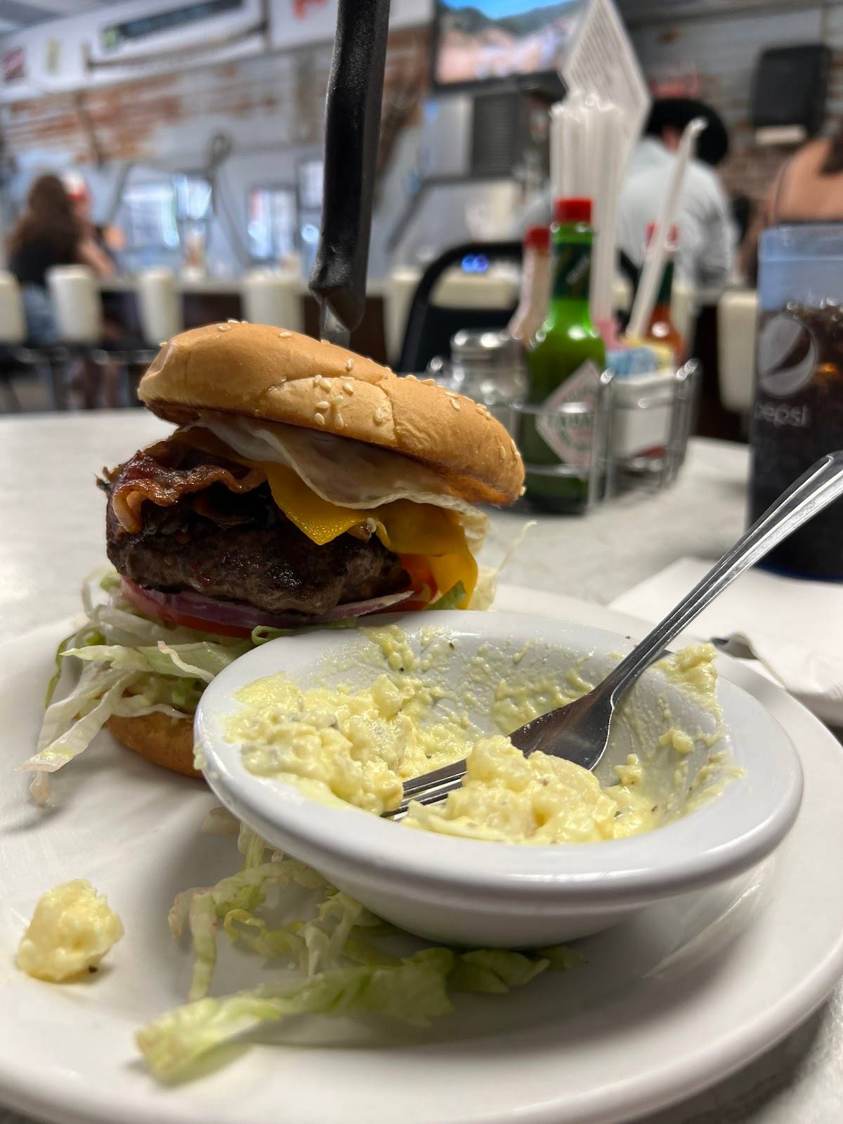 Dad's Place restaurant in Prineville - photo 7