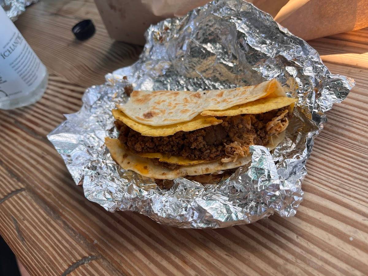 Mojo's Tacos restaurant in St Augustine - photo 2