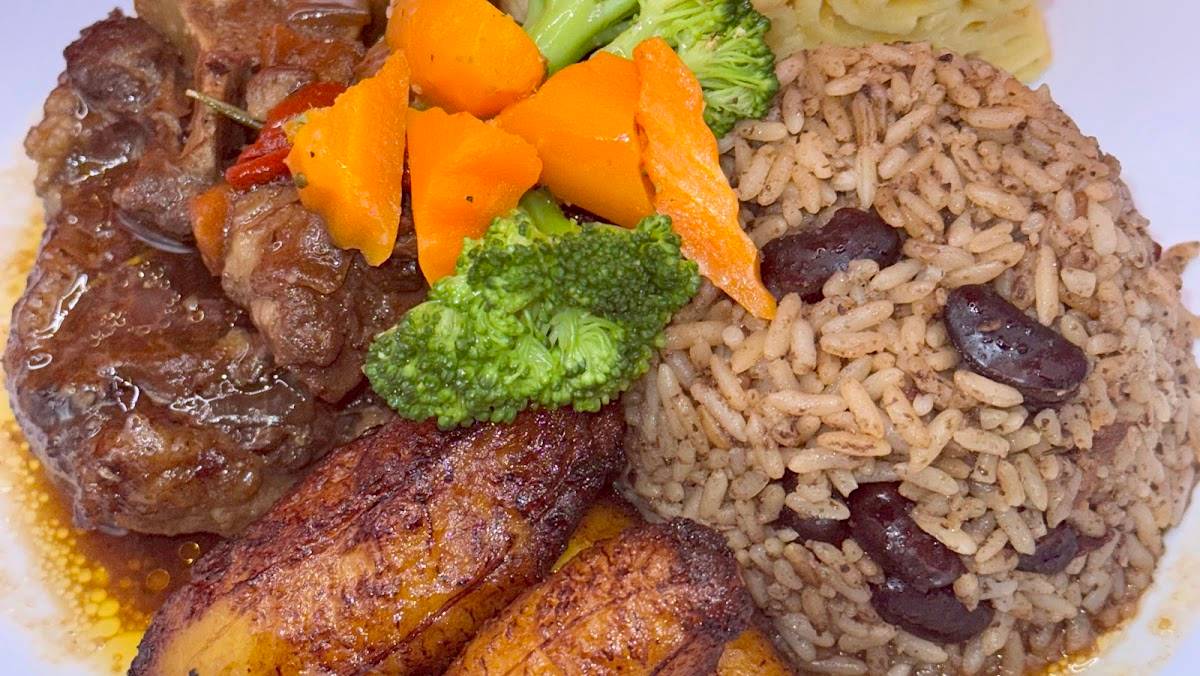 C'est Bon Caribbean Creole Cuisine restaurant in Baytown - photo 2