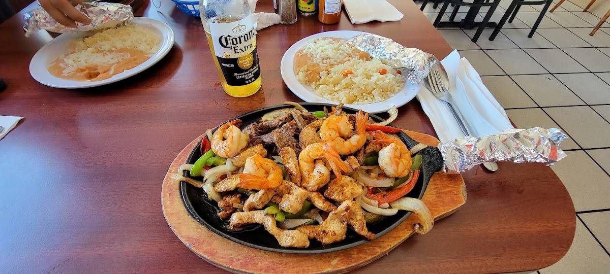 Mariscos Mi Lindo Sinaloa restaurant in Glendale - photo 2