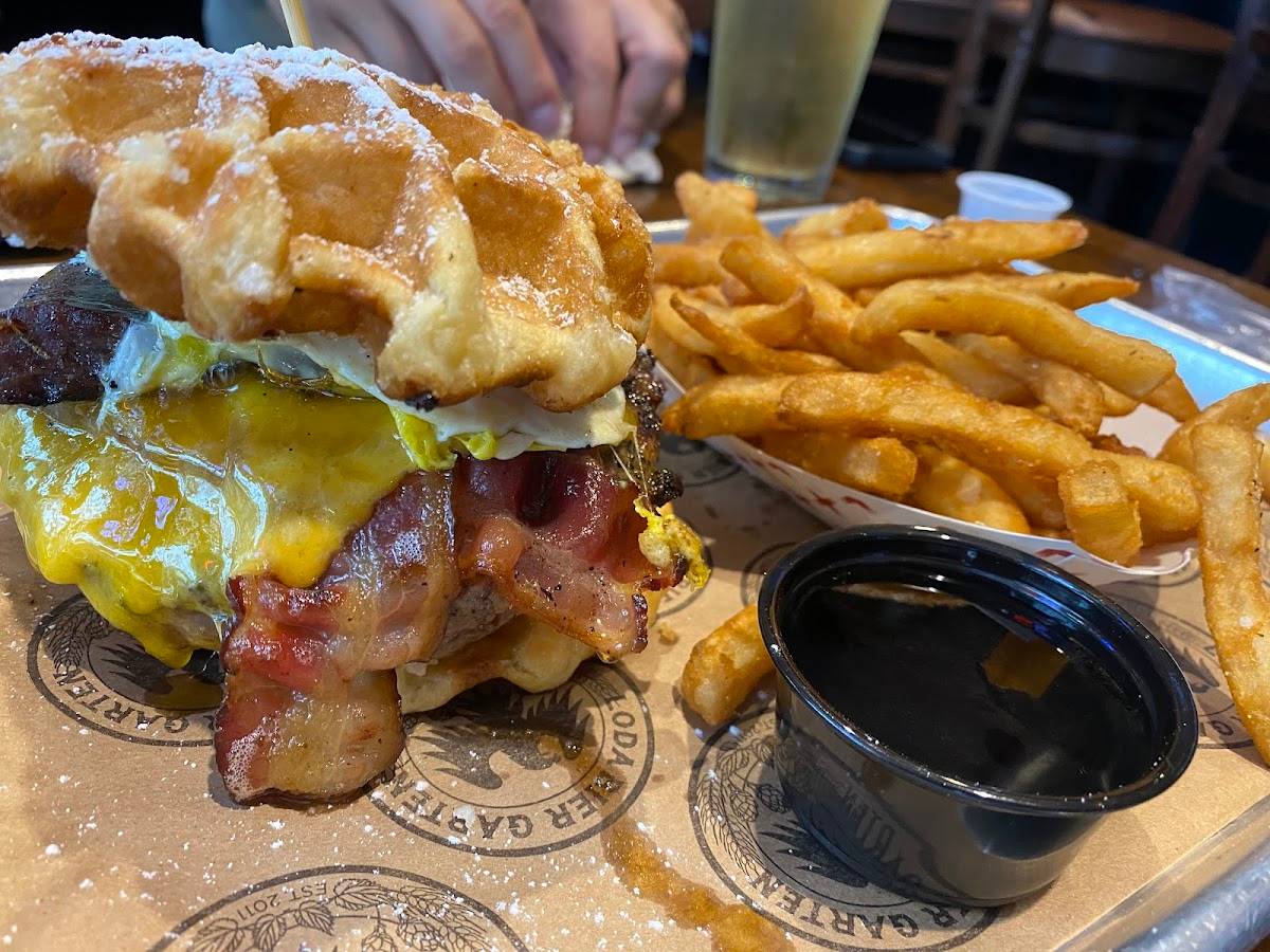 Loda Bier Garten restaurant in Mobile - photo 6