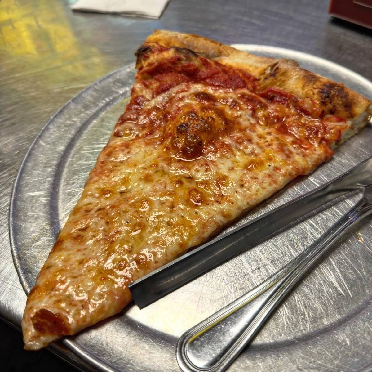 Fiori's Pizzaria restaurant in Pittsburgh - photo 3