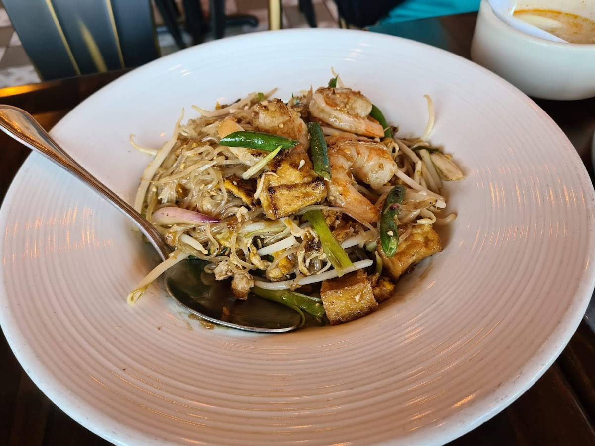 Hidden Garden Thai Cuisine restaurant in Culver City - photo 4