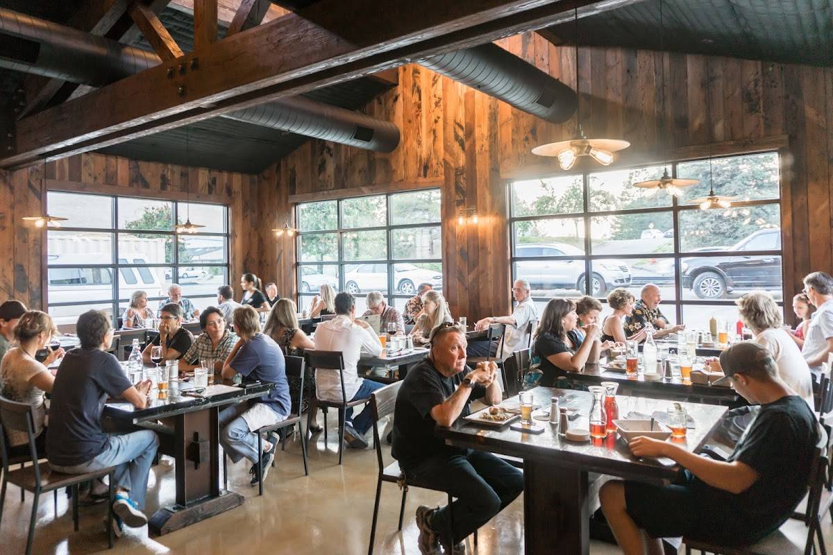 South Gate Brewing Company restaurant in Oakhurst - photo 2