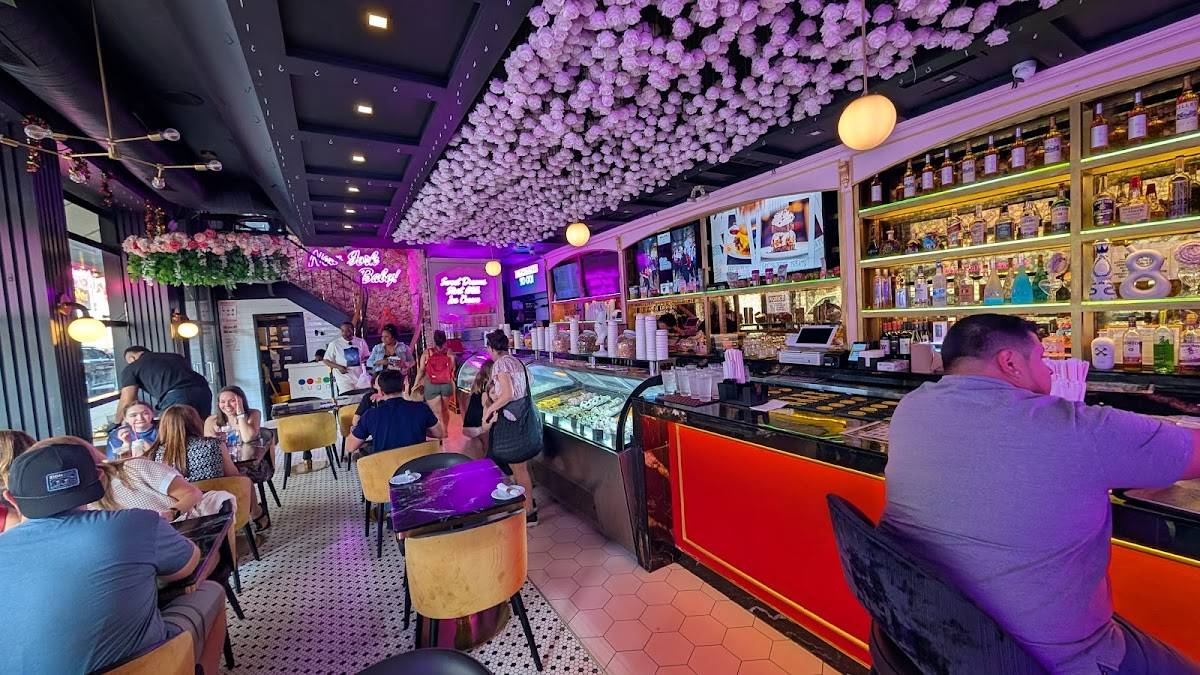 Sugar Factory New York - Time Square restaurant in New York - photo 2