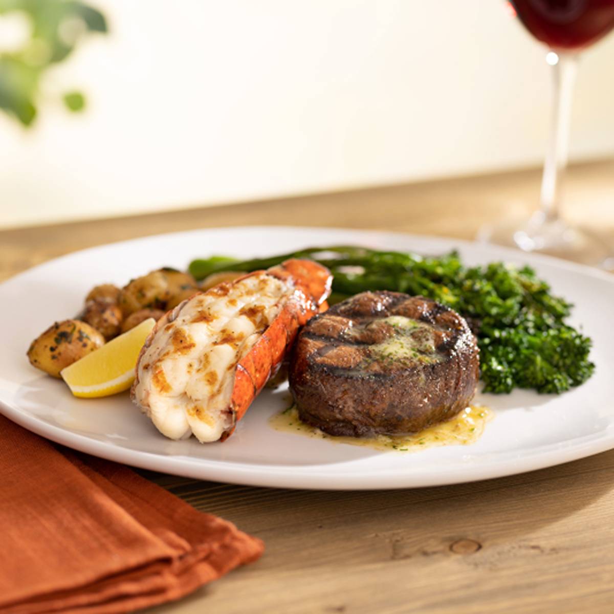 Seasons 52 restaurant in Garden City - photo 8
