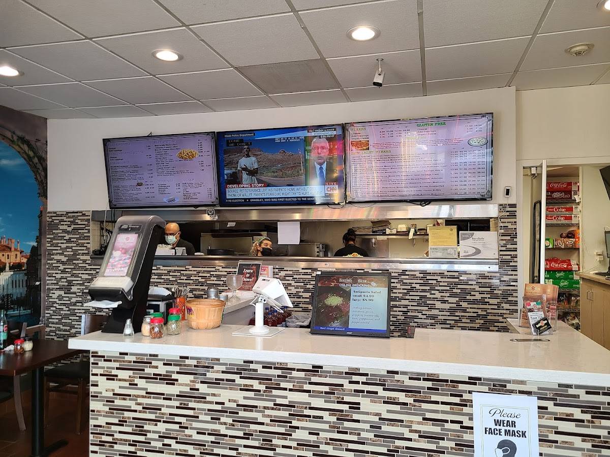 Lenzini's Pizza restaurant in Los Angeles - photo 9