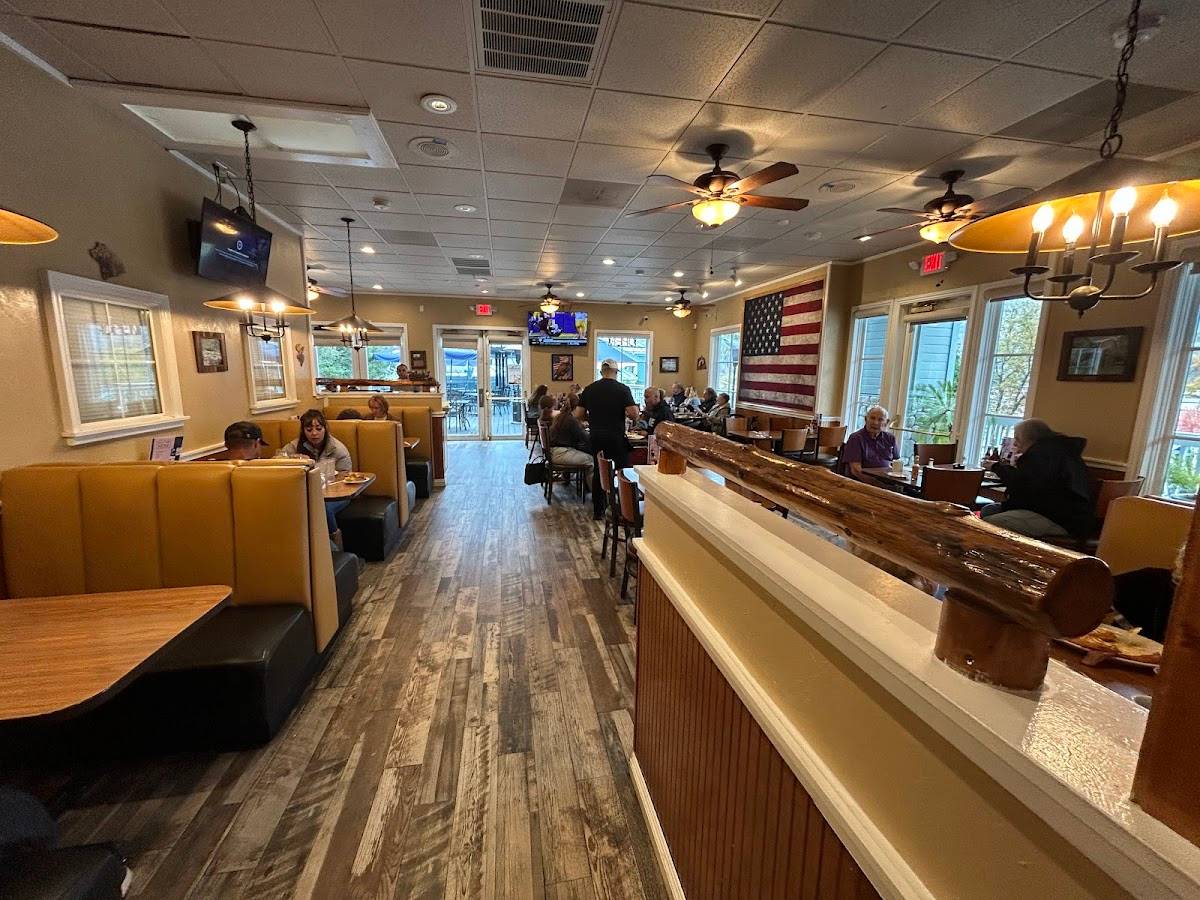 Mountain Oaks Cafe restaurant in Oakhurst - photo 2