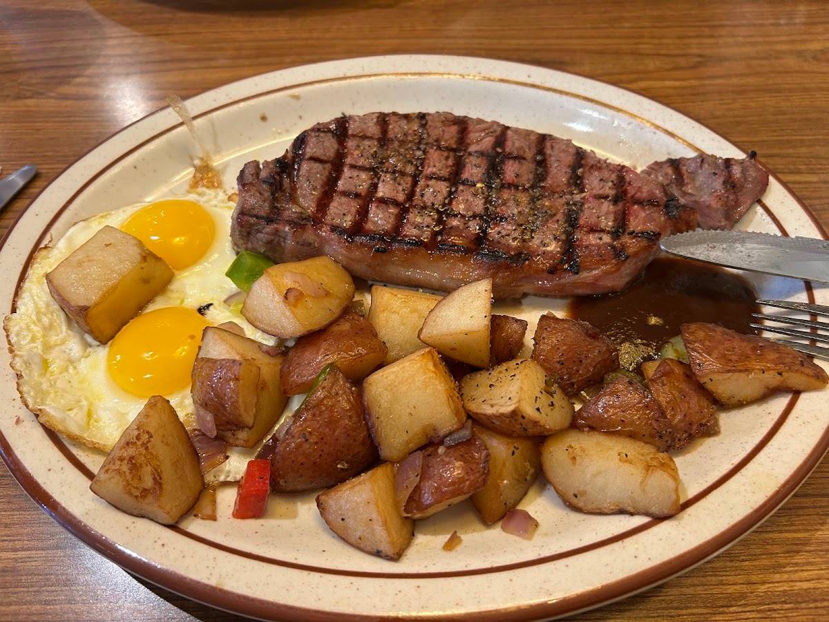 Mountain Oaks Cafe restaurant in Oakhurst - photo 4