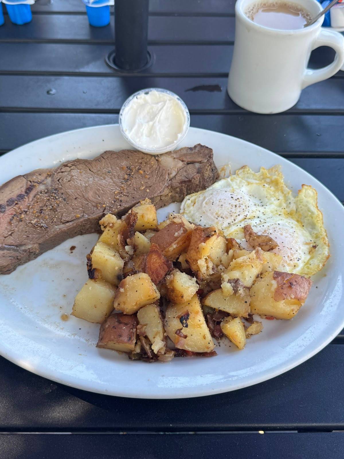 Mountain Oaks Cafe restaurant in Oakhurst - photo 9