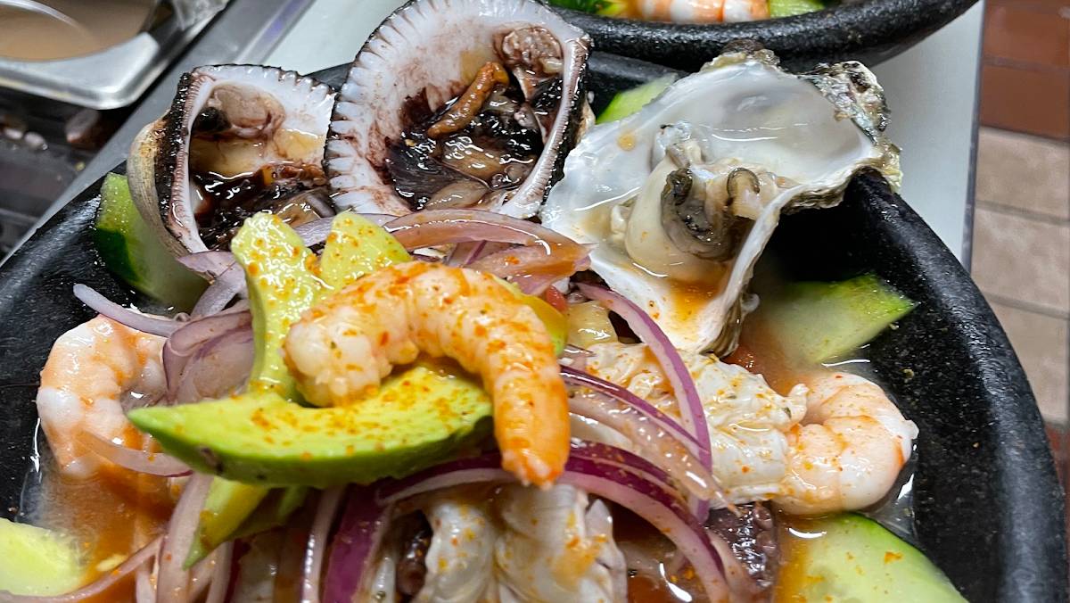 Mariscos Mi Lindo Sinaloa restaurant in Huntington Park - photo 2