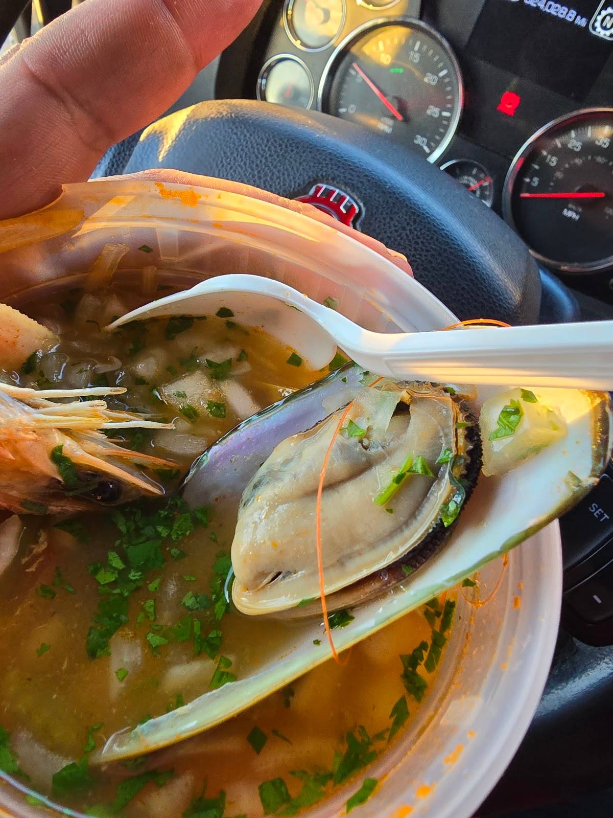 Mariscos Mi Lindo Sinaloa restaurant in Huntington Park - photo 5