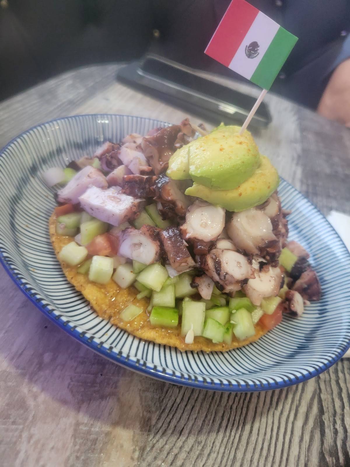 Mariscos Mi Lindo Sinaloa restaurant in Huntington Park - photo 8