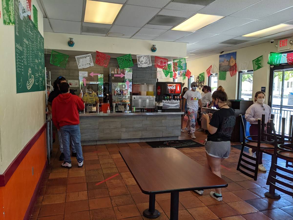Oscar's Very Mexican Food - Photo 4