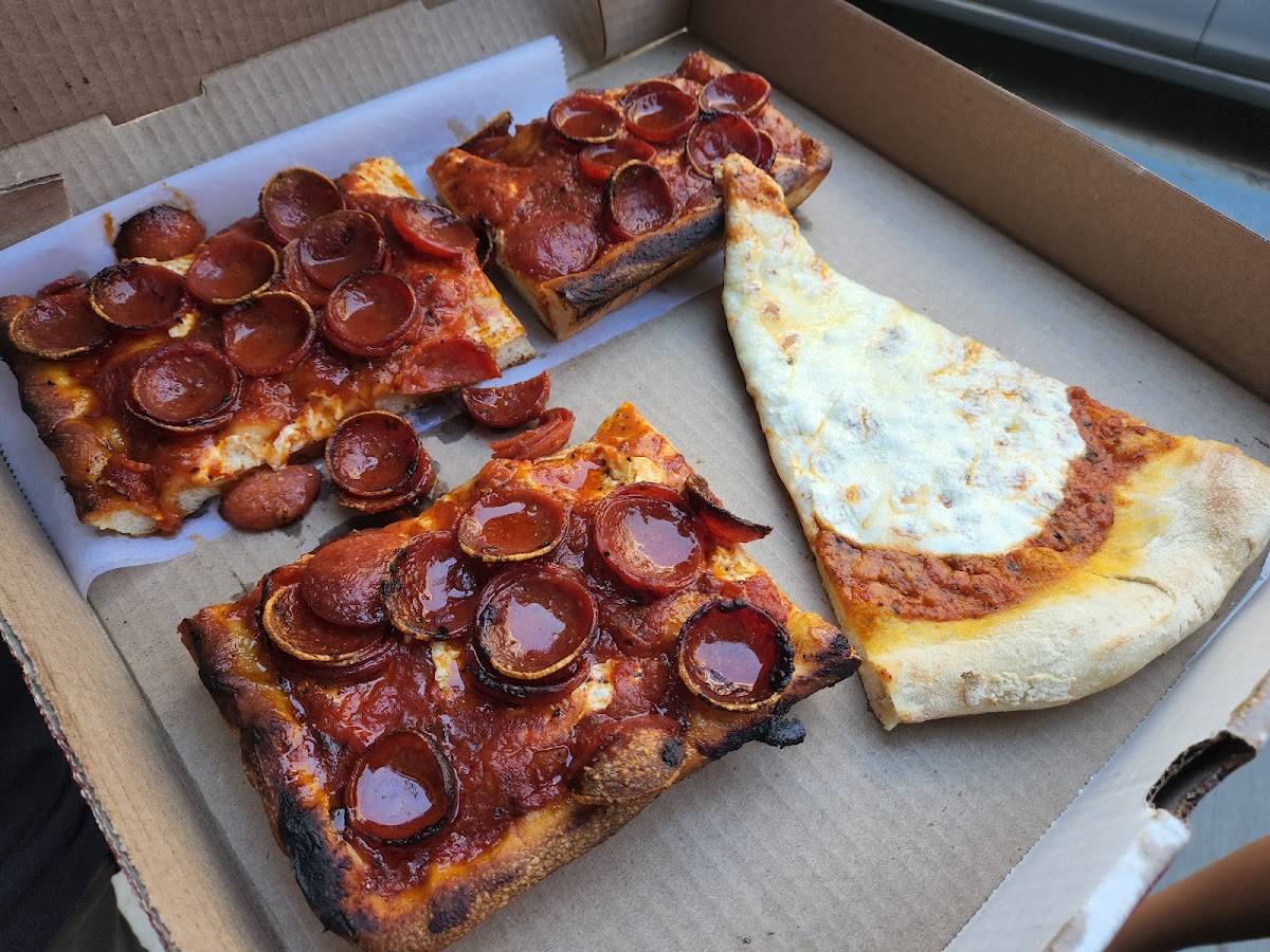 Prince Street Pizza restaurant in New York - photo 2
