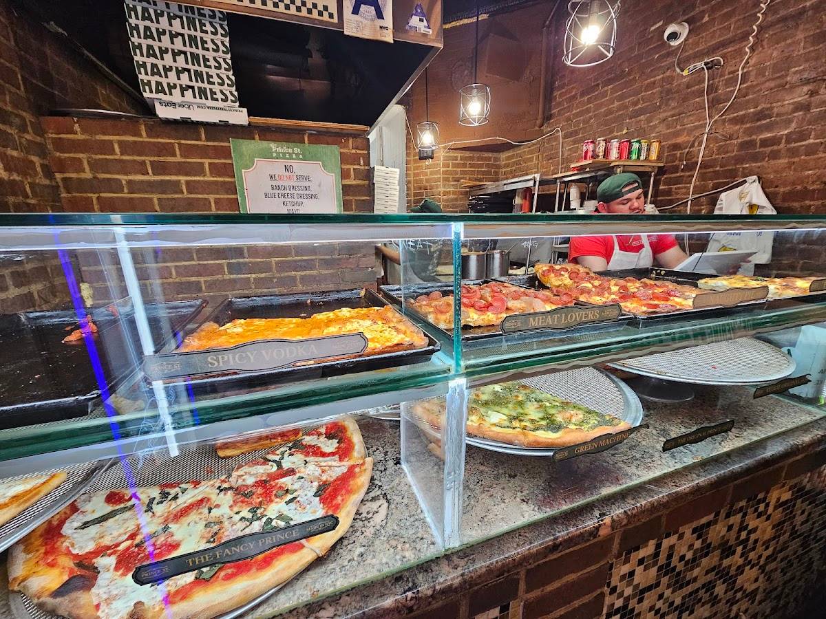 Prince Street Pizza restaurant in New York - photo 5