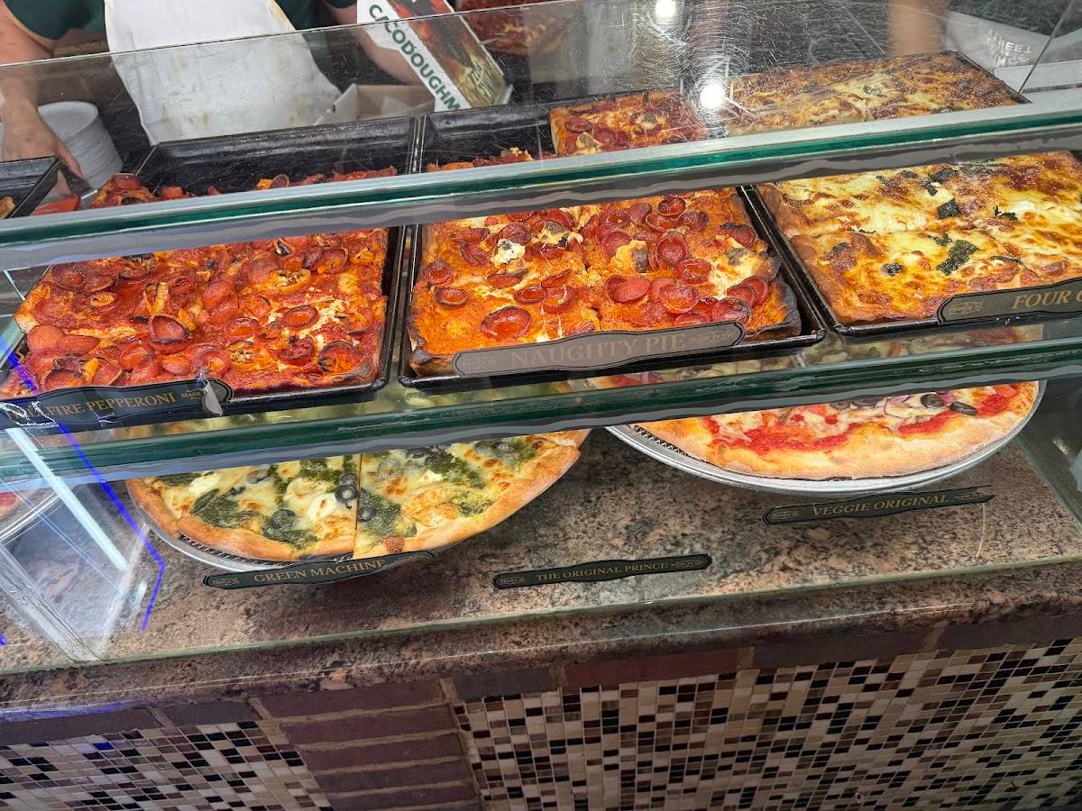 Prince Street Pizza restaurant in New York - photo 7