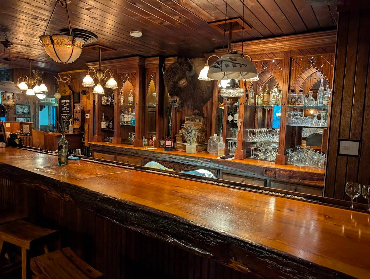 Aroma Restaurant and Buffalo Bar restaurant in Fish Camp - photo 3