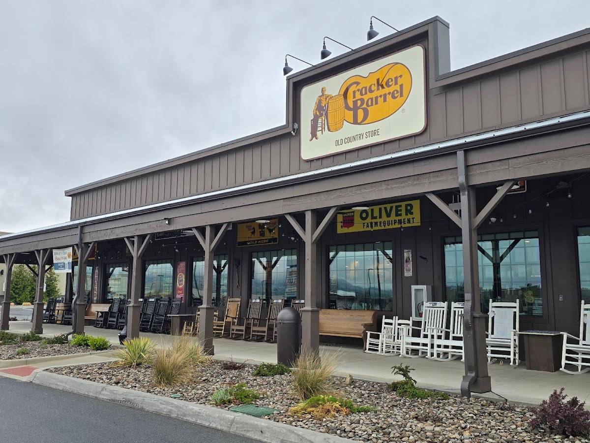 Cracker Barrel Old Country Store restaurant in Reno - photo 4