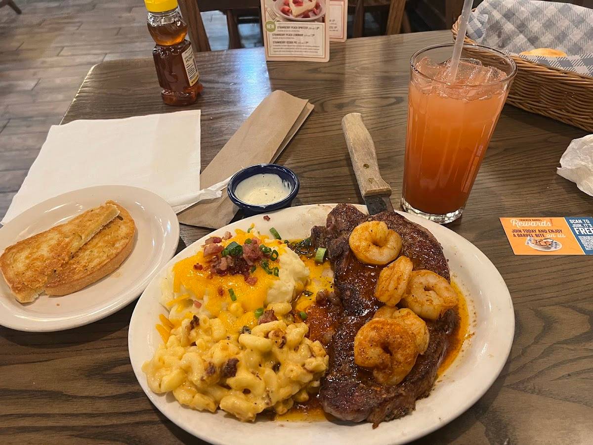 Cracker Barrel Old Country Store restaurant in Reno - photo 6