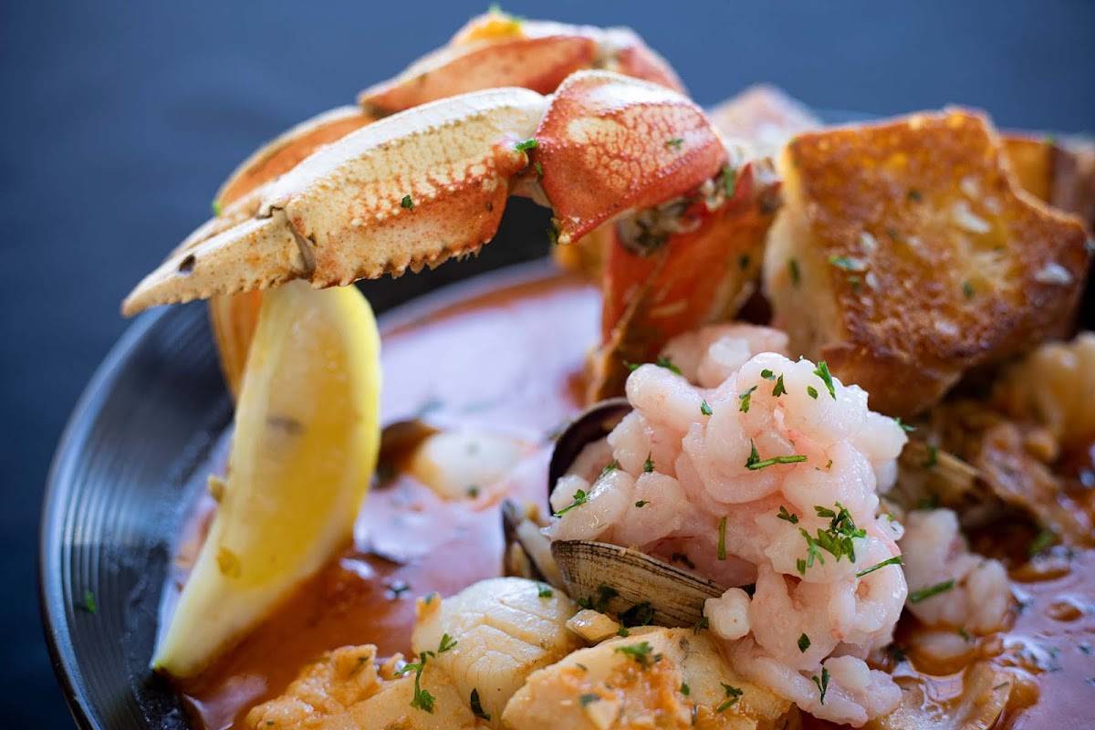 Local Ocean Seafoods restaurant in Newport - photo 5