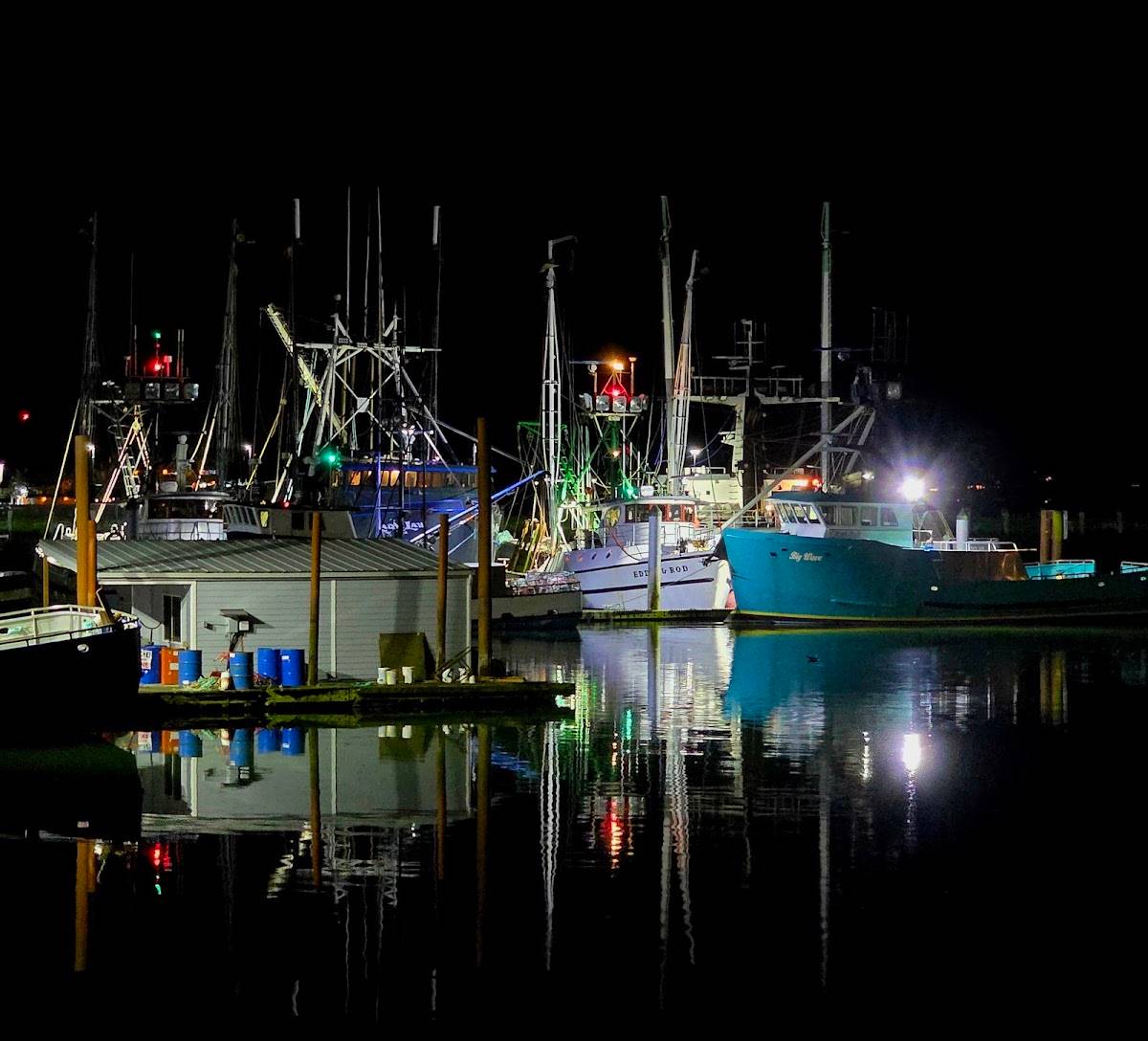 Local Ocean Seafoods restaurant in Newport - photo 8