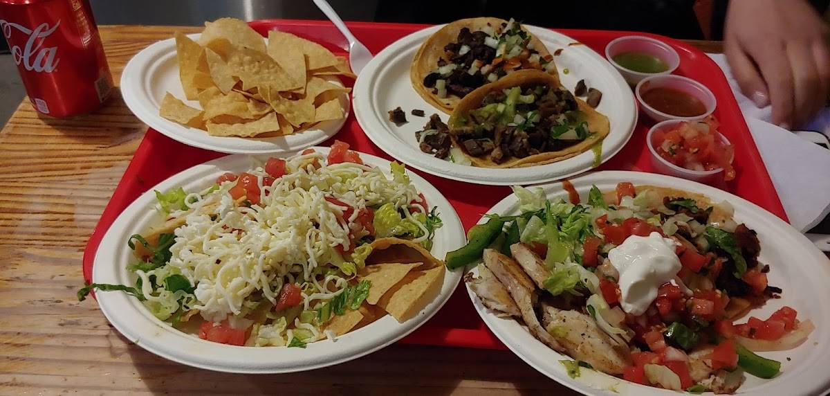 Tacos Por Favor restaurant in Santa Monica - photo 2