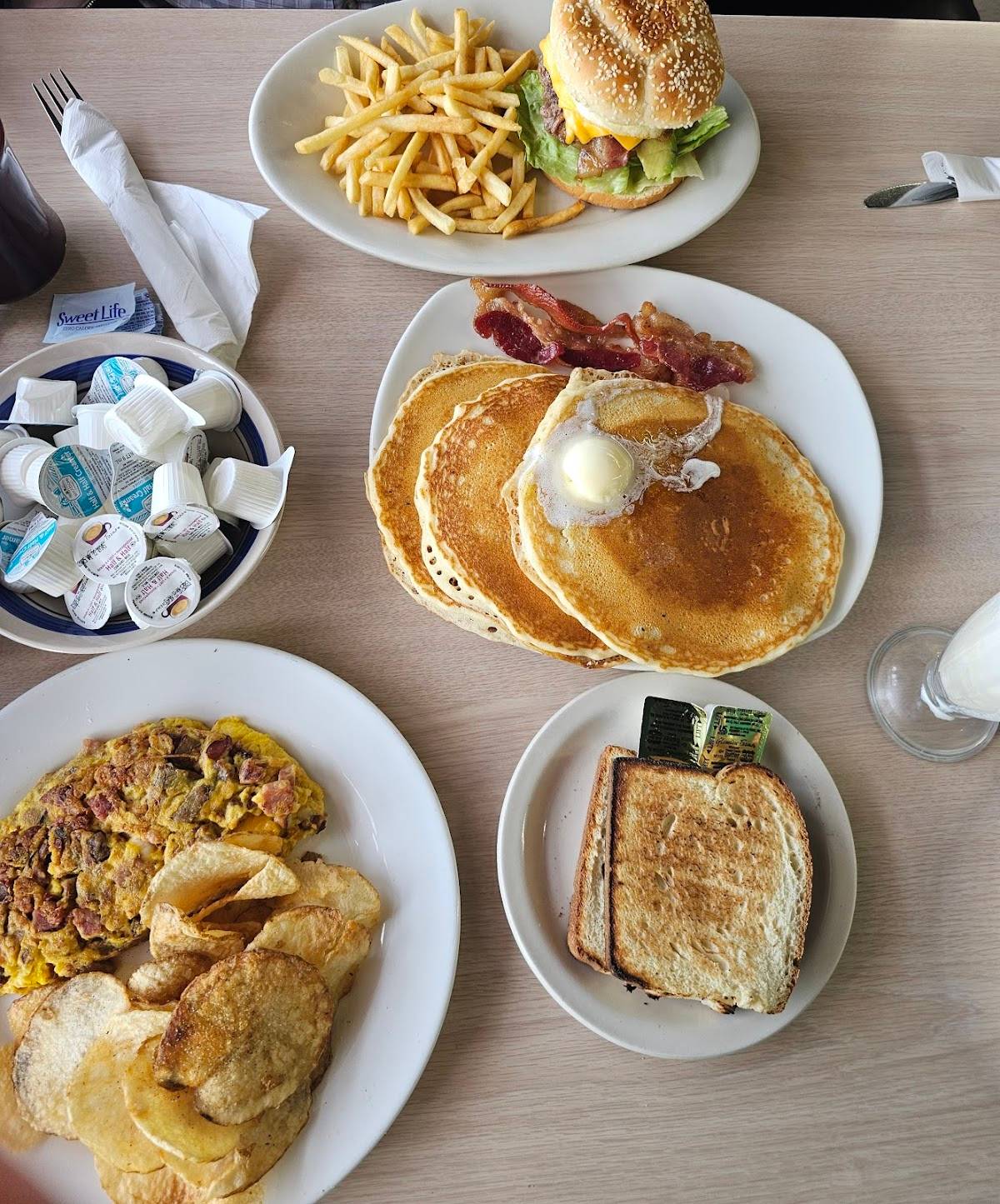 Omelet House 50’s Diner restaurant in Las Vegas - photo 3
