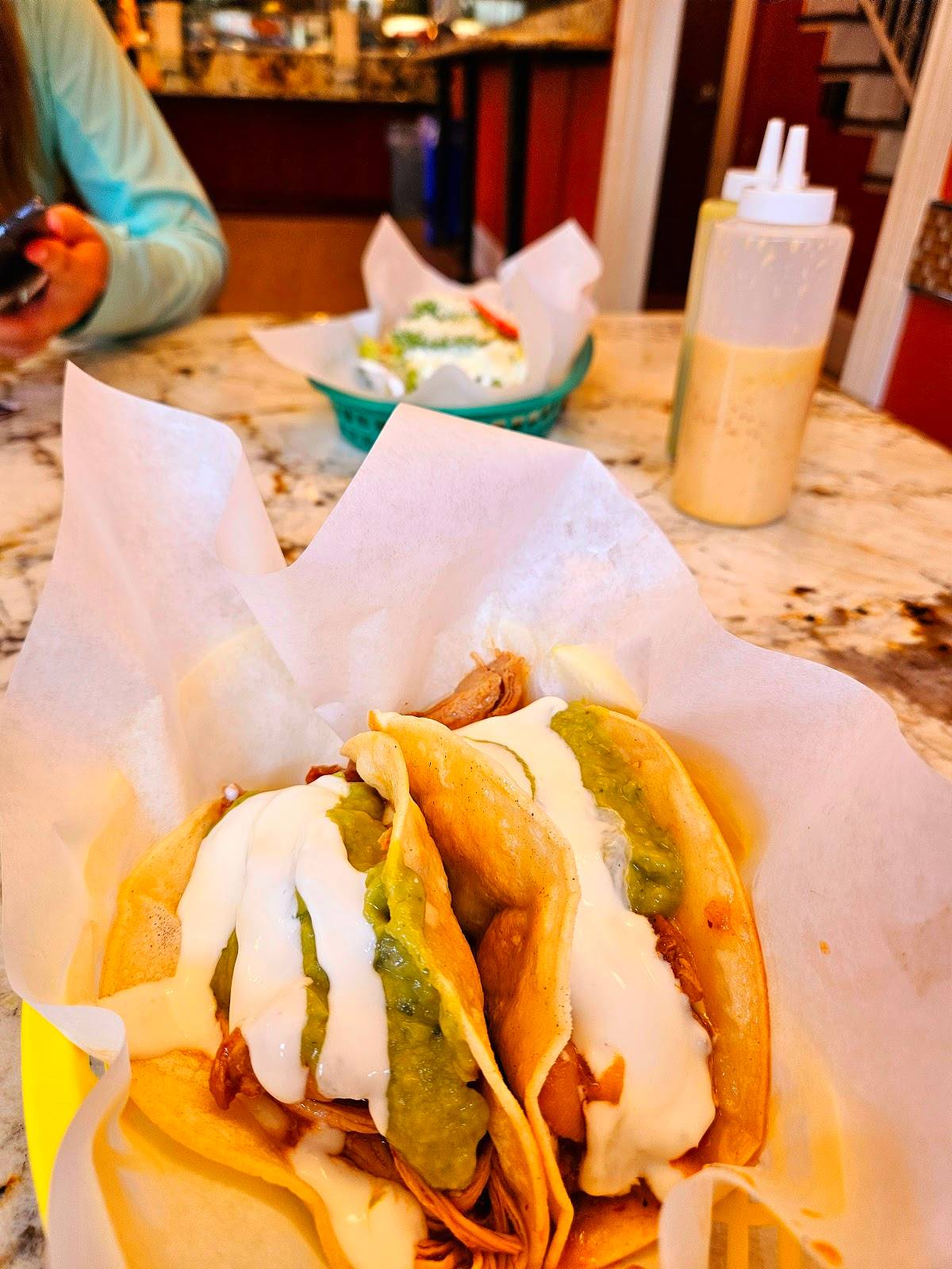 La Victoria Taqueria - Photo 9