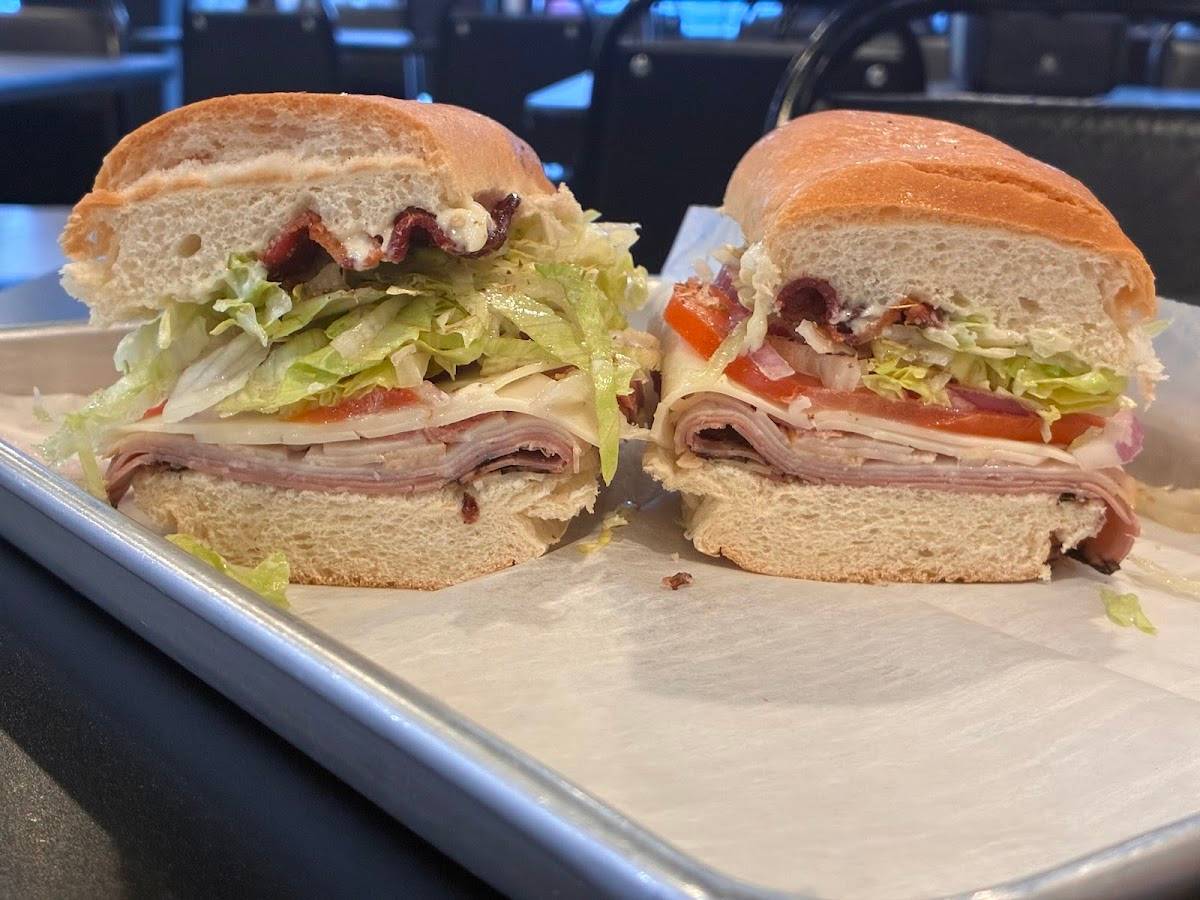 Q’s Deli restaurant in Sugar Land - photo 3