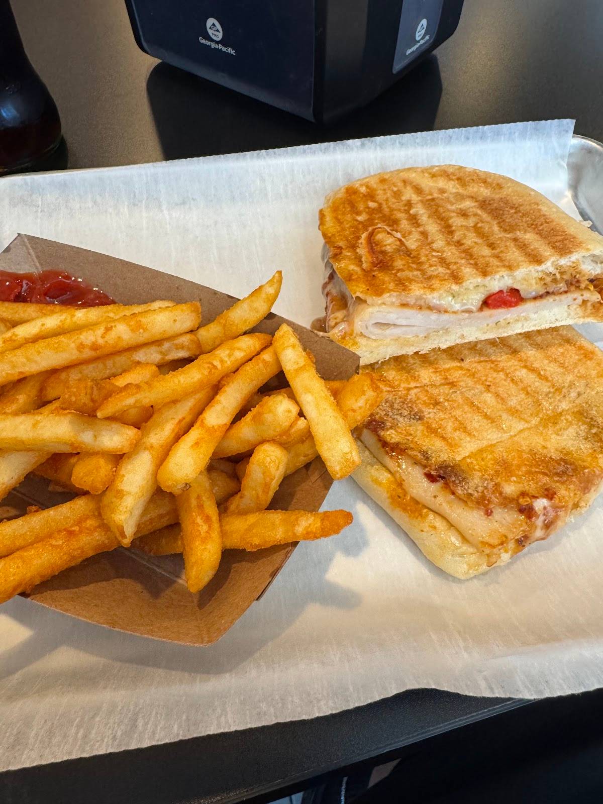Q’s Deli restaurant in Sugar Land - photo 8