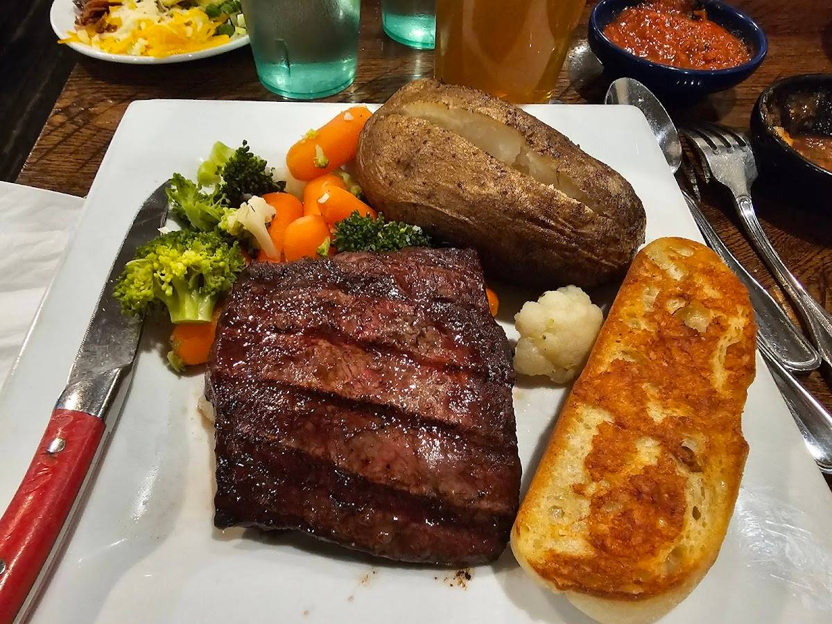 Madaline's Grill & Steak House restaurant in Redmond - photo 9