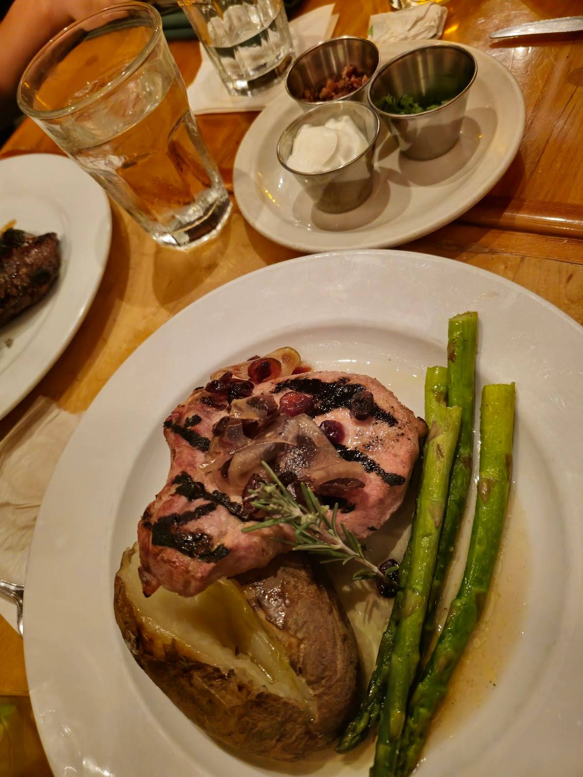 Buzz's Original Steak House - Photo 2