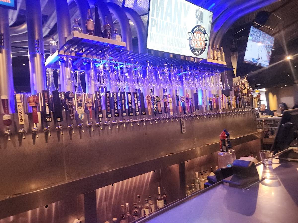 Yard House restaurant in Fresno - photo 3