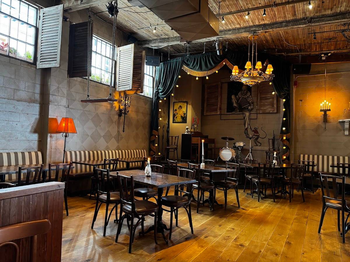 The Pink Door restaurant in Seattle - photo 9