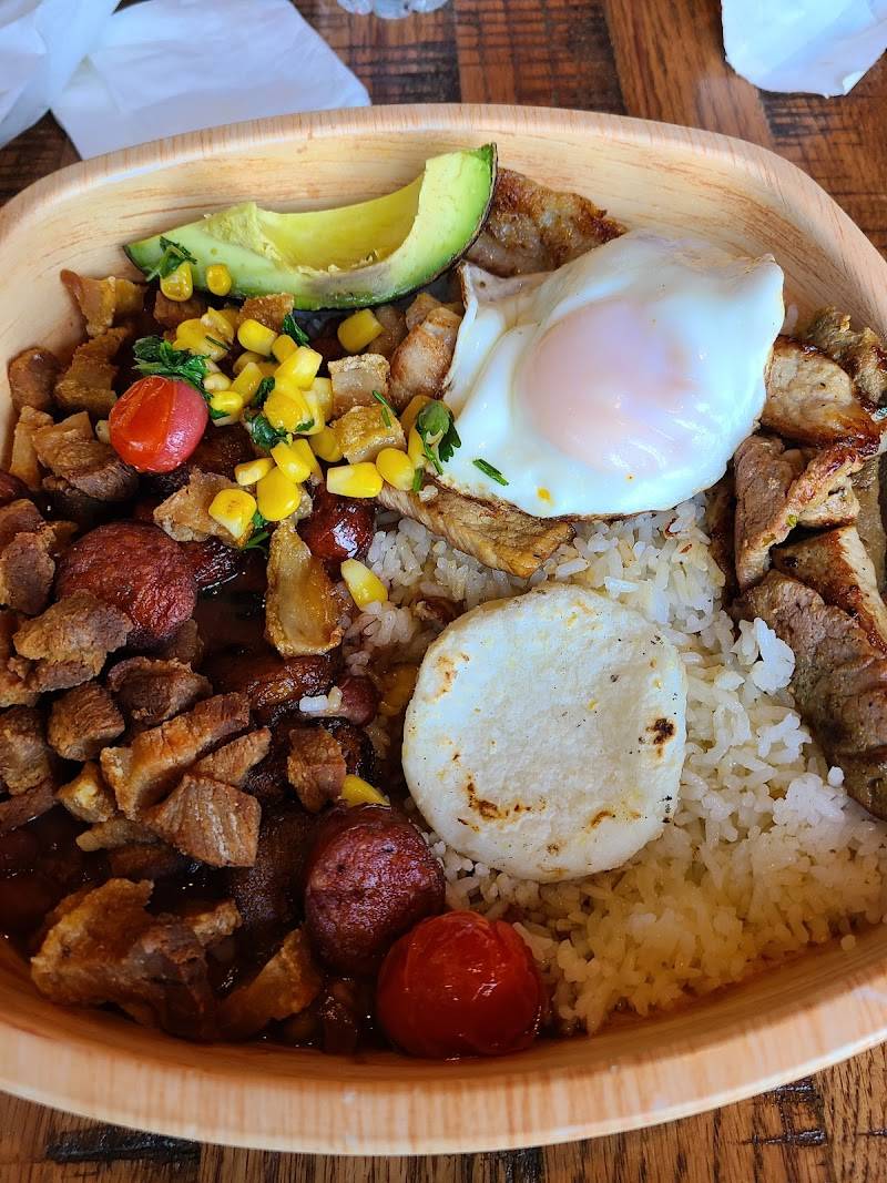Brisas Bakery & Restaurant restaurant in Elizabeth - photo 4
