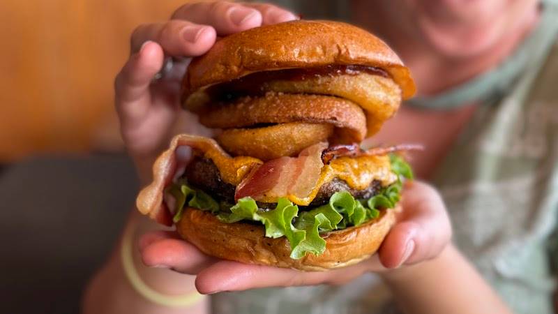 Teddy's Bigger Burgers restaurant in Honolulu - photo 2