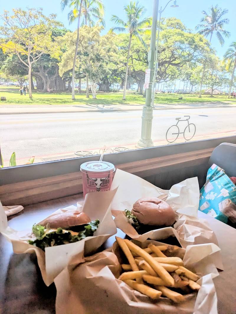 Teddy's Bigger Burgers restaurant in Honolulu - photo 3