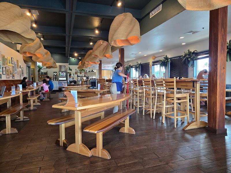 Coconut's Fish Cafe restaurant in Kihei - photo 5