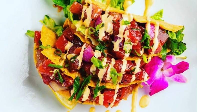 Shorefyre Beach Bar + Grill restaurant in Honolulu - photo 2