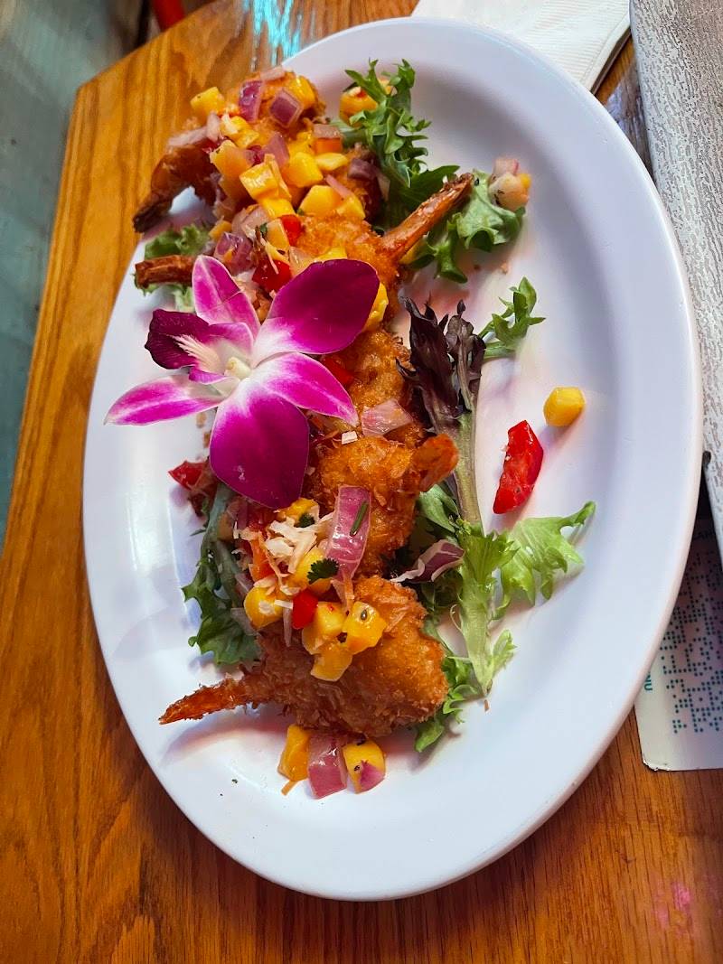 Shorefyre Beach Bar + Grill restaurant in Honolulu - photo 5