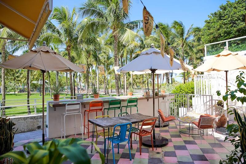 Lolos Surf Cantina