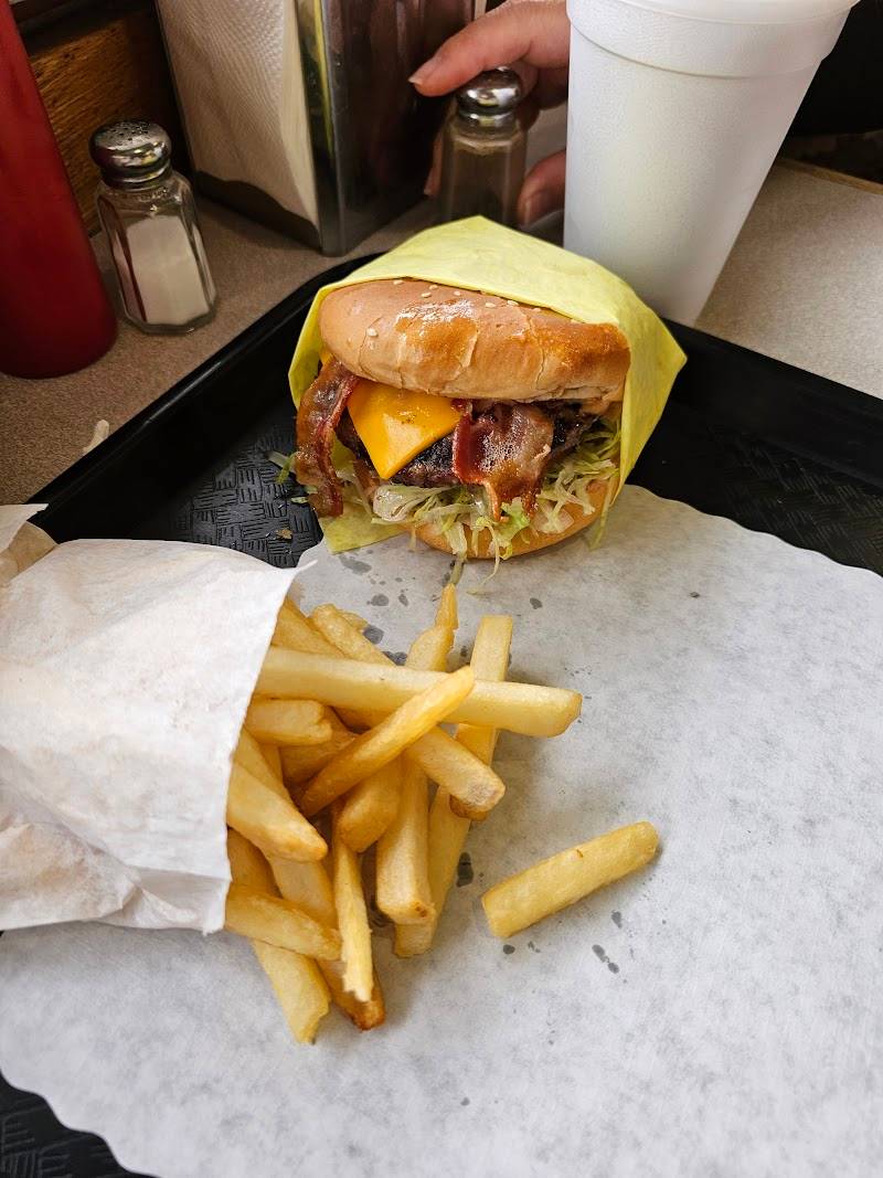 Yorgos Burgers restaurant in Gardena - photo 2