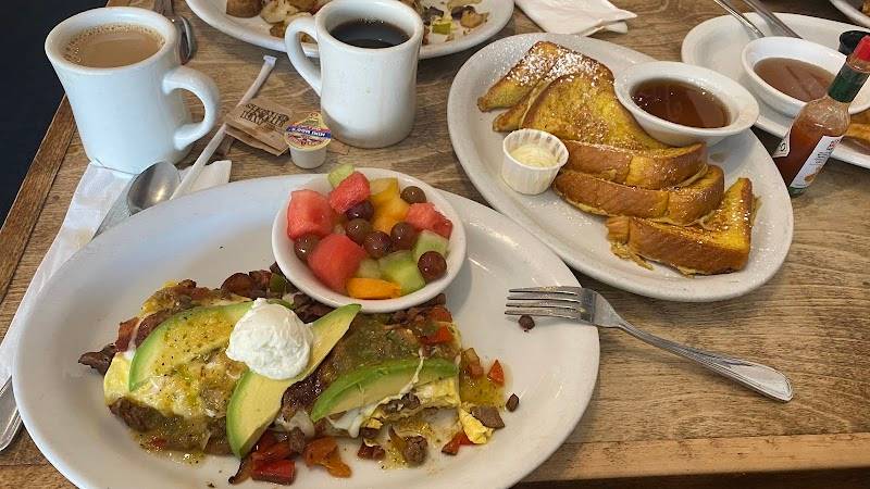 The Egg House restaurant in Simi Valley - photo 2