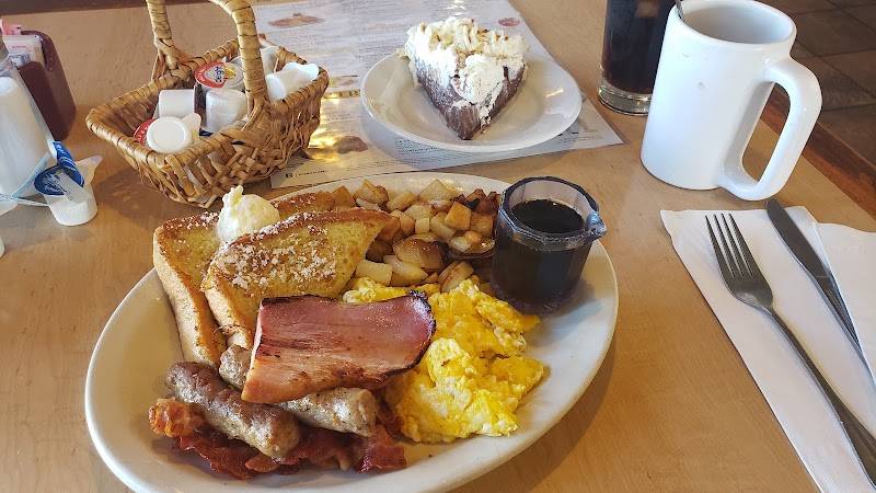 Coco's Bakery Restaurant restaurant in Garden Grove - photo 4