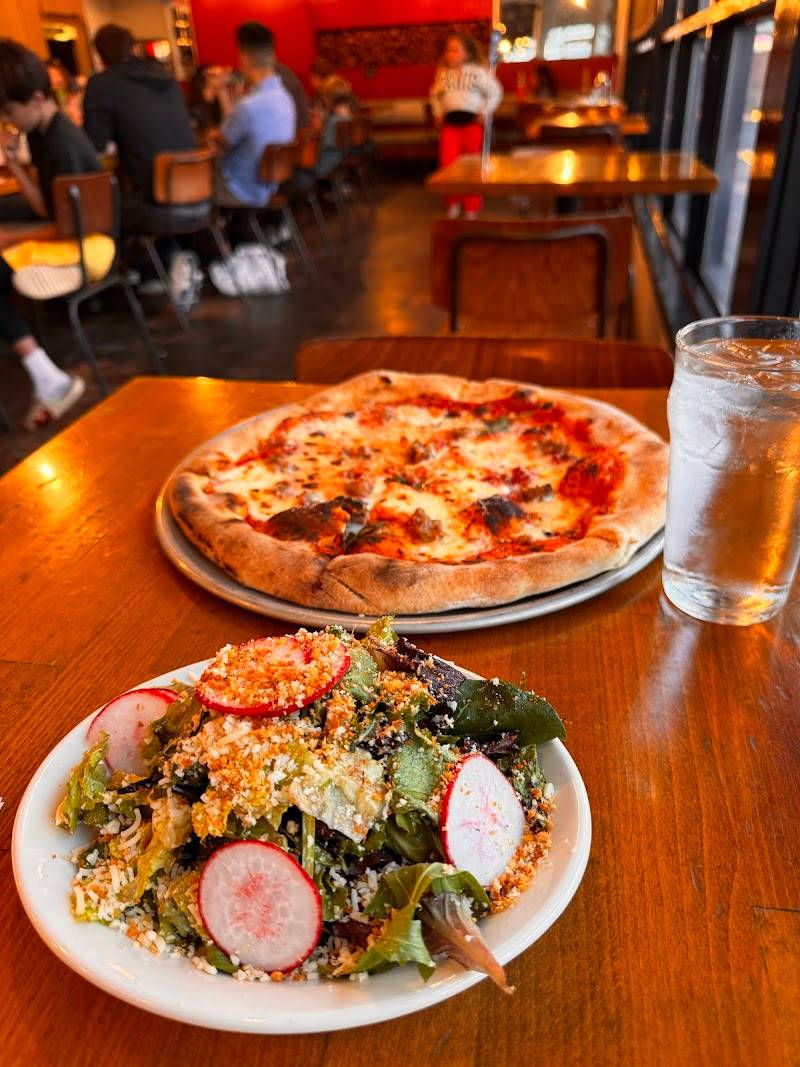 Pitfire Artisan Pizza restaurant in Los Angeles - photo 3