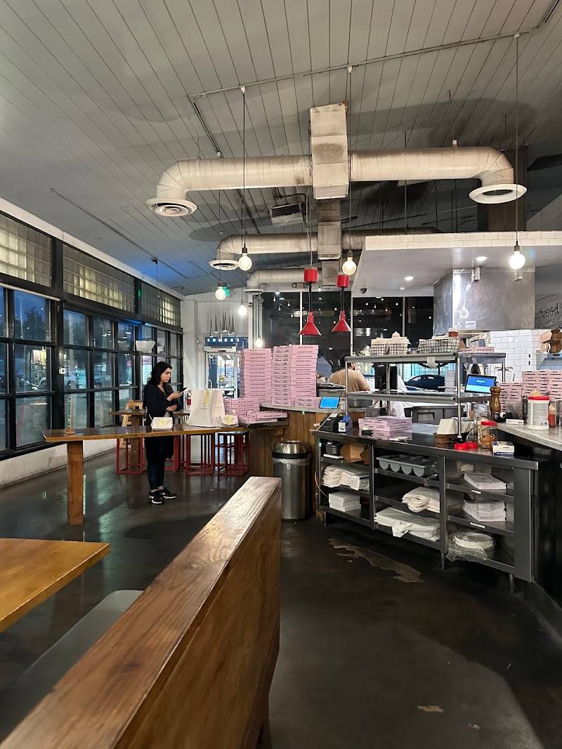 Pitfire Artisan Pizza restaurant in Los Angeles - photo 5