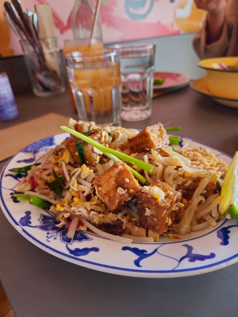 Tuk Tuk Thai restaurant in Los Angeles - photo 4