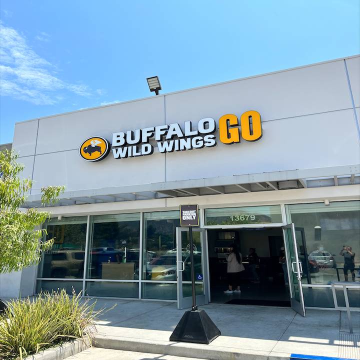 Buffalo Wild Wings GO restaurant in Los Angeles - main photo