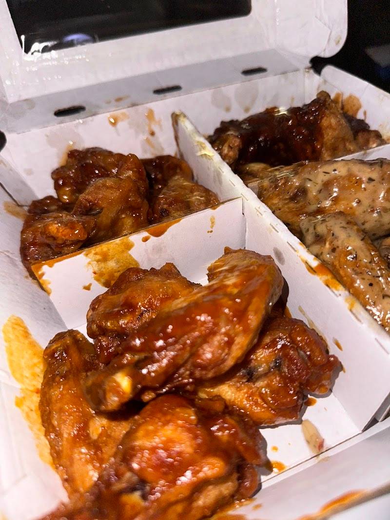 Buffalo Wild Wings GO restaurant in Los Angeles - photo 5